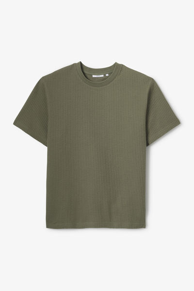 Tee shirt mati&egrave;re relief&eacute;e