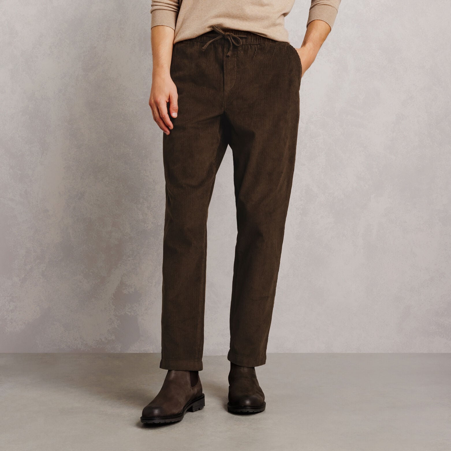 Pantalon tapered taille &eacute;lastiqu&eacute;e en velours