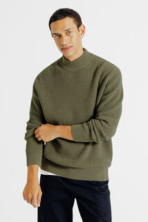 Pull col chemin&eacute;e en c&ocirc;te