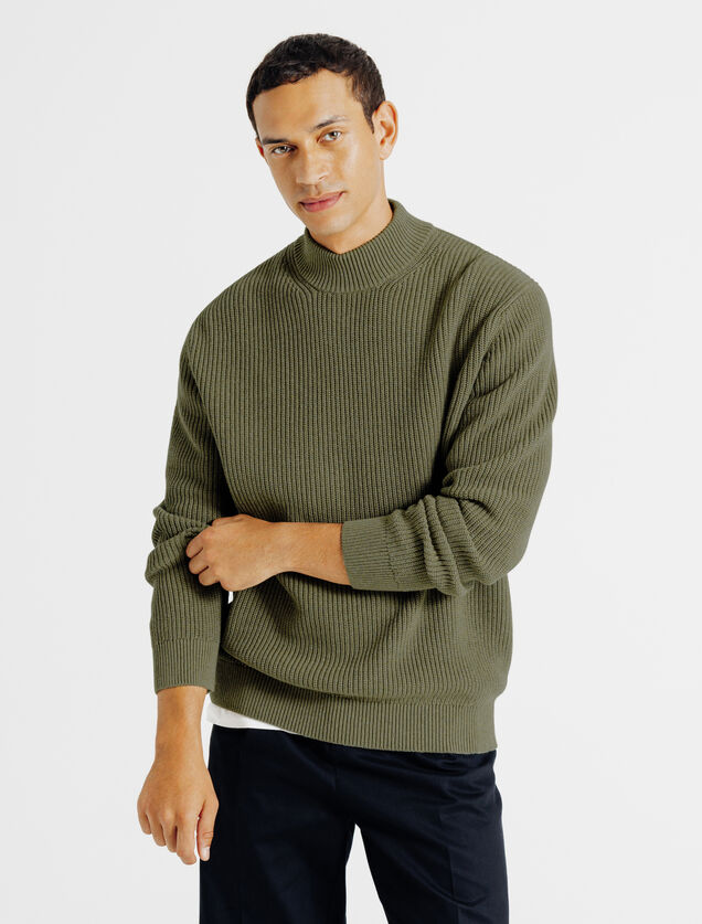 Pull col chemin&eacute;e en c&ocirc;te