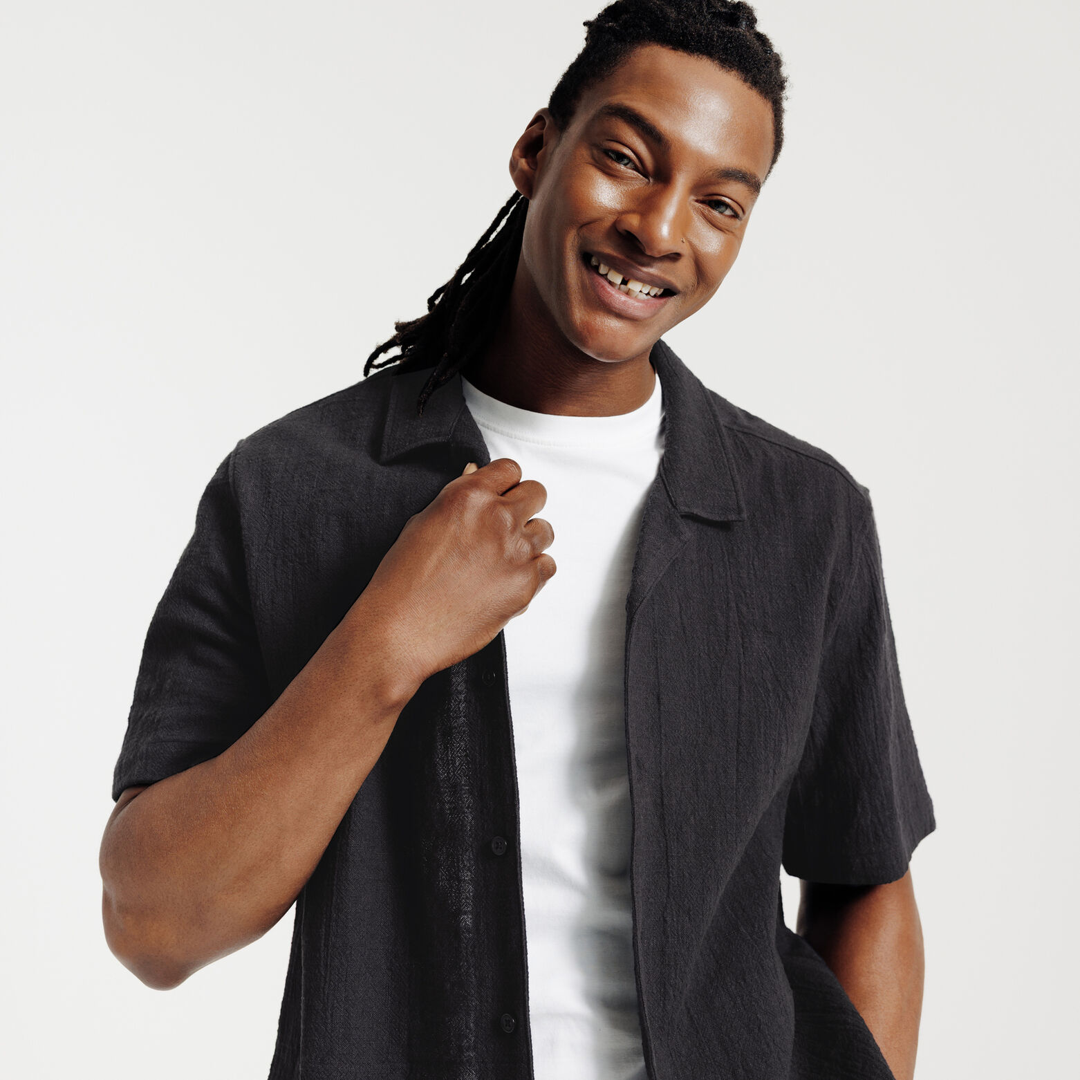 Hemdje in katoen met borduursel achteraan