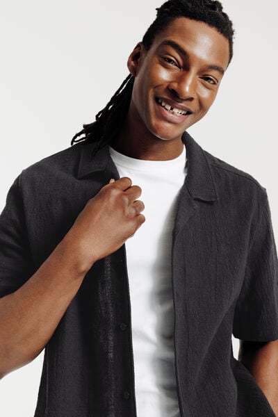 Hemdje in katoen met borduursel achteraan