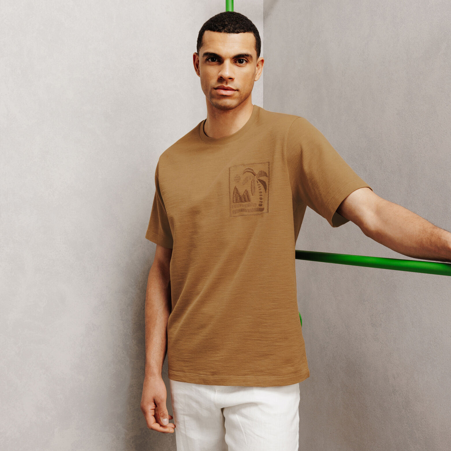 Tee shirt brod&eacute; textur&eacute;