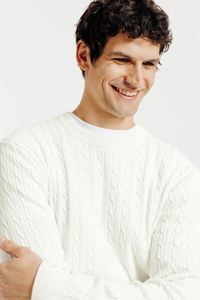 Pull col rond torsad&eacute;