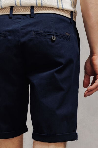 Effen slim chinobermuda met riem