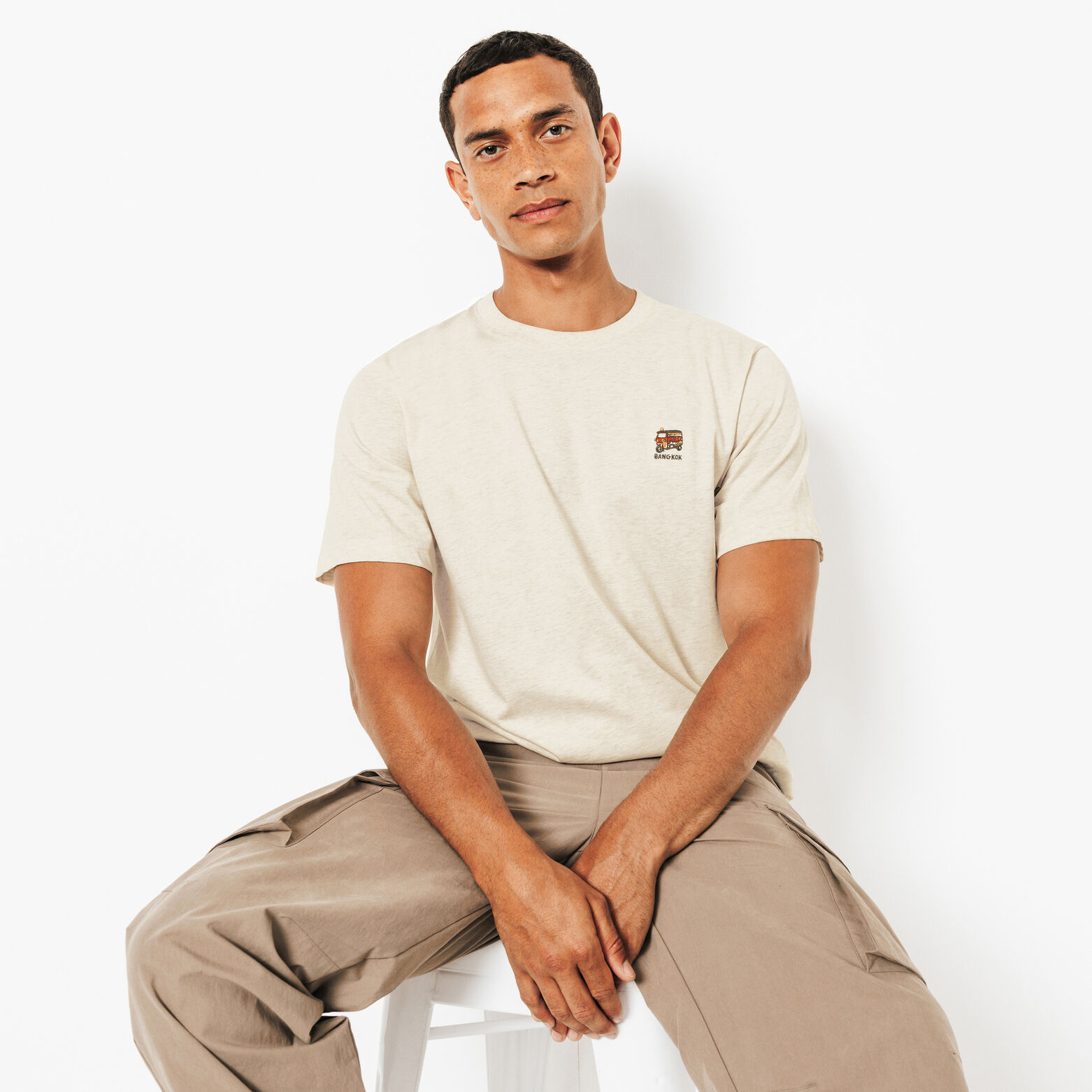 Tee shirt chiné brodé col rond