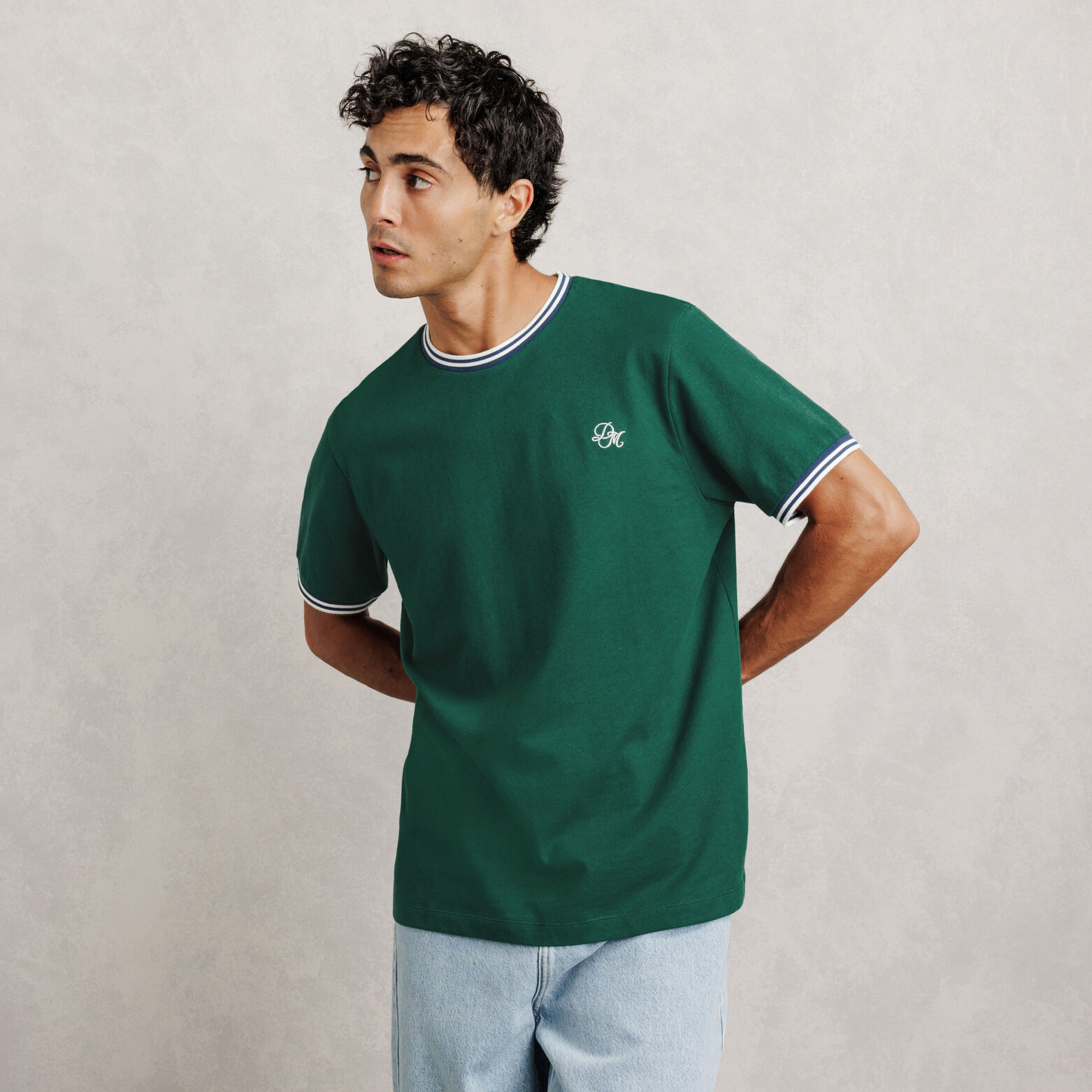 Tee shirt brod&eacute; contrast&eacute;