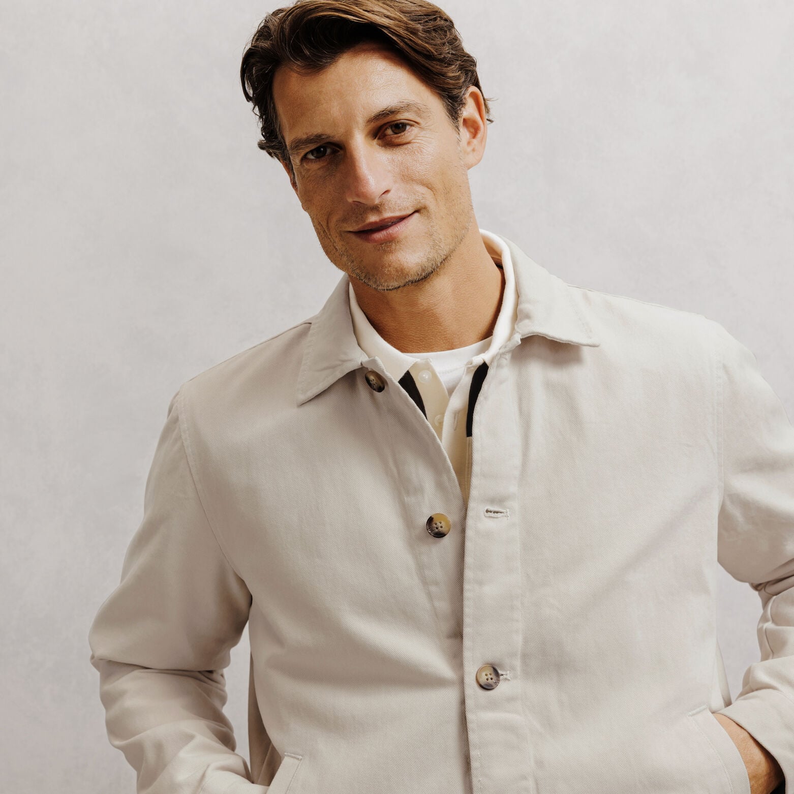 Veste boutonn&eacute;e col chemise 100% coton