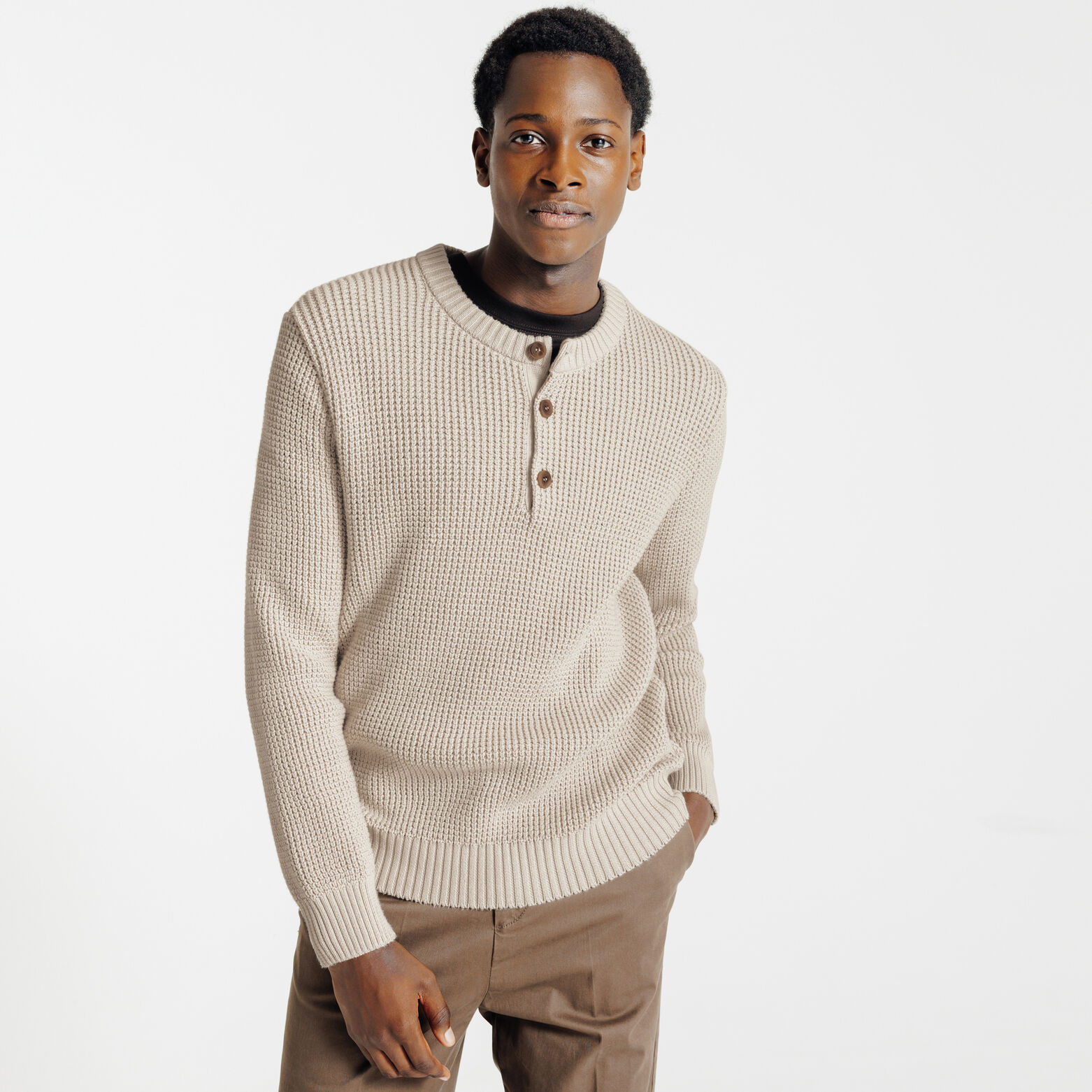 Pull col rond boutonn&eacute; gaufr&eacute;