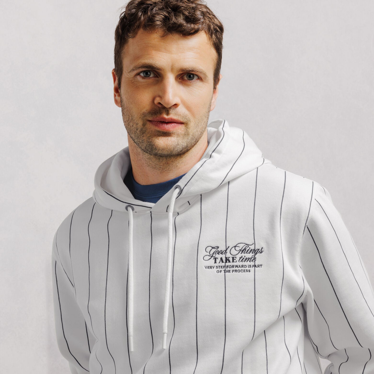 Gestreept hoodie met print vooraan