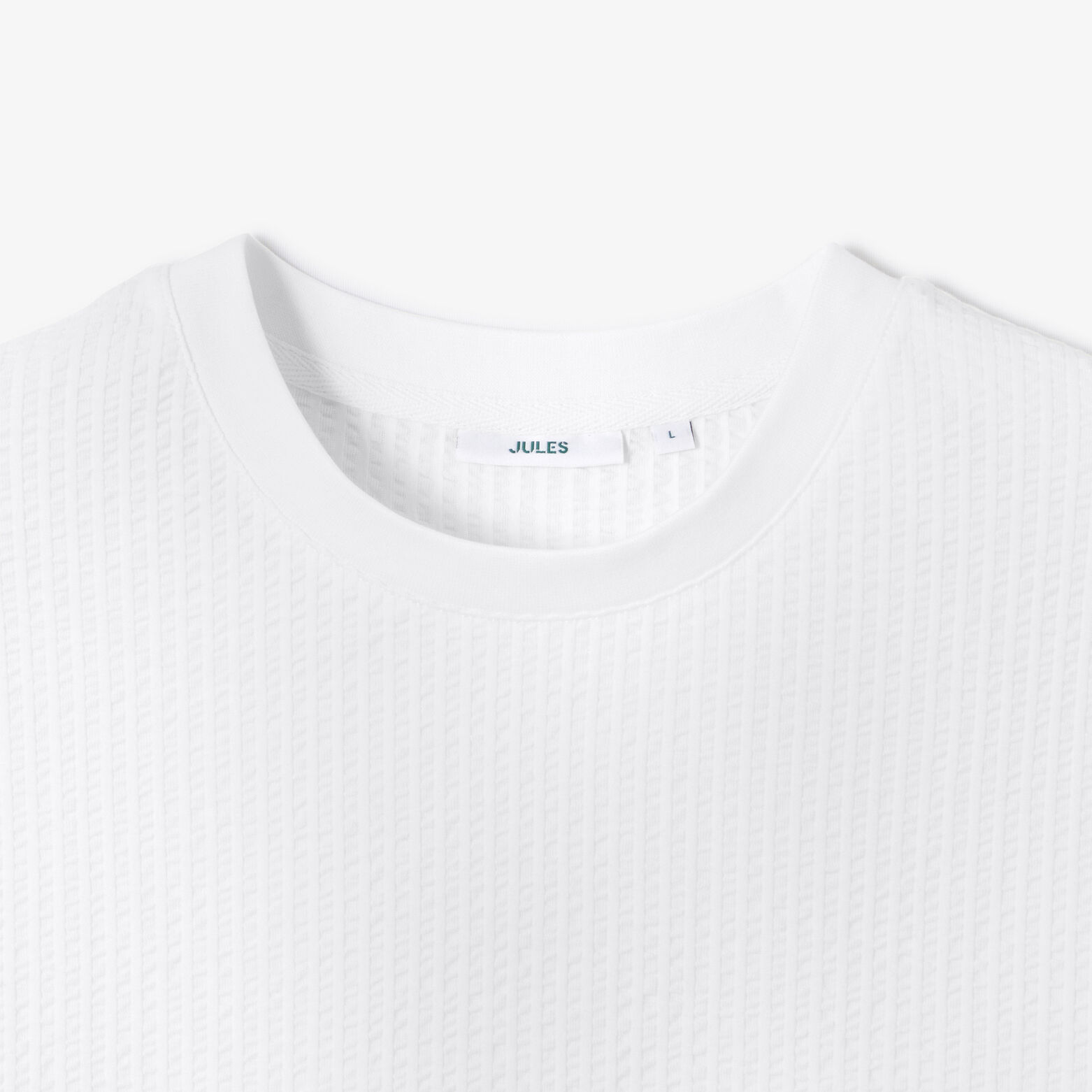 Tee shirt mati&egrave;re relief&eacute;e