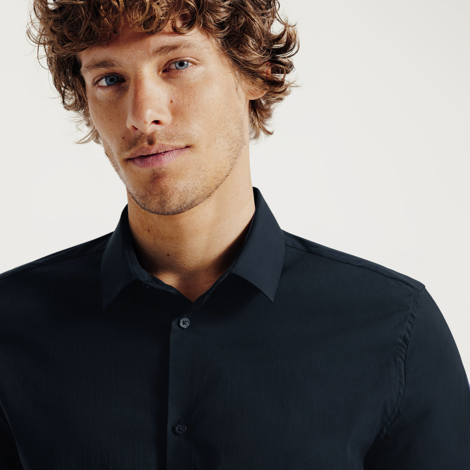 Regular effen hemd in katoen, nylon en elastaan