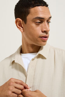 Chemise en gaze de coton unie col boutonn&eacute;