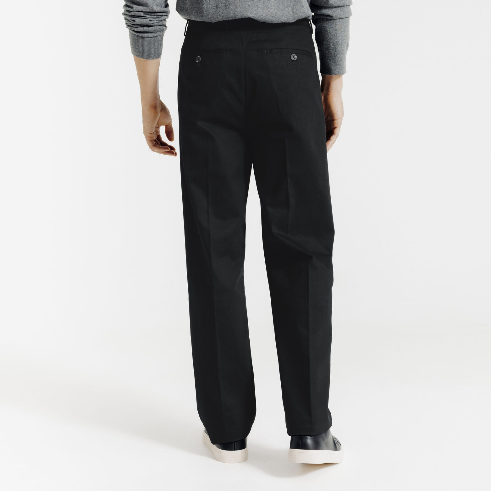 Loose fit chinobroek met plooien