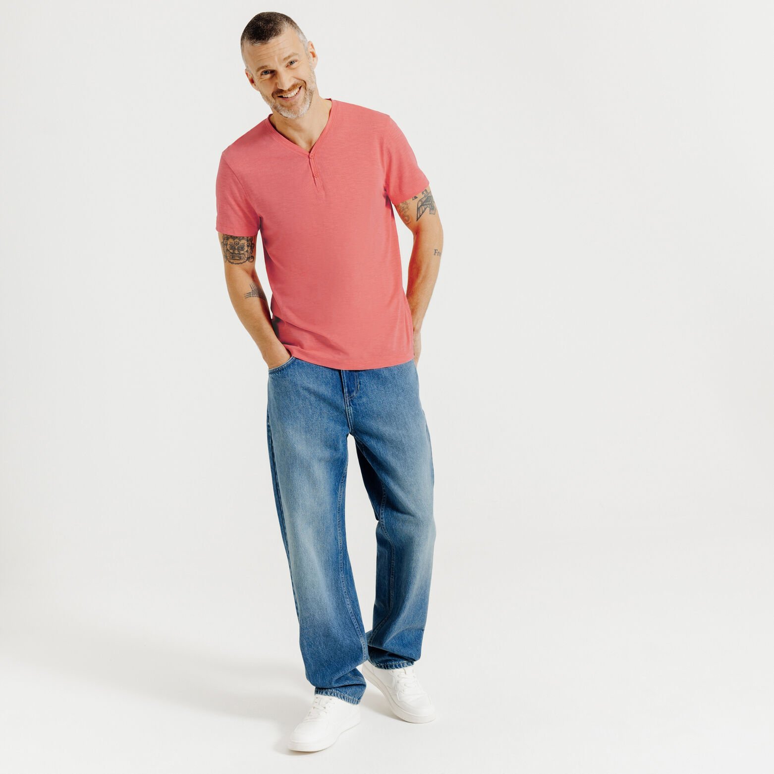 Tee shirt col tunisien en mati&egrave;re flamm&eacute;e