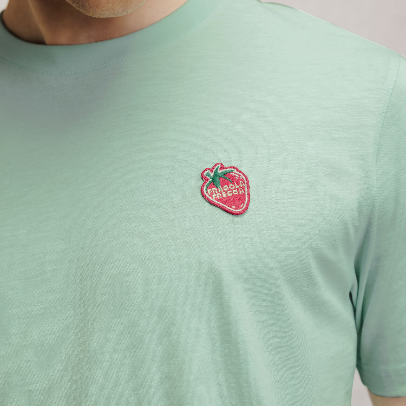 Tee shirt mati&egrave;re flamm&eacute;e broderie poitrine