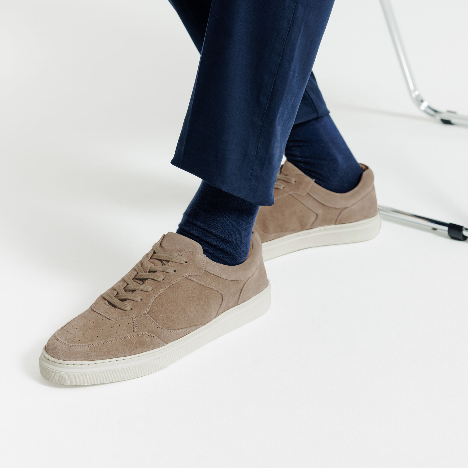 Baskets en cuir su&egrave;de