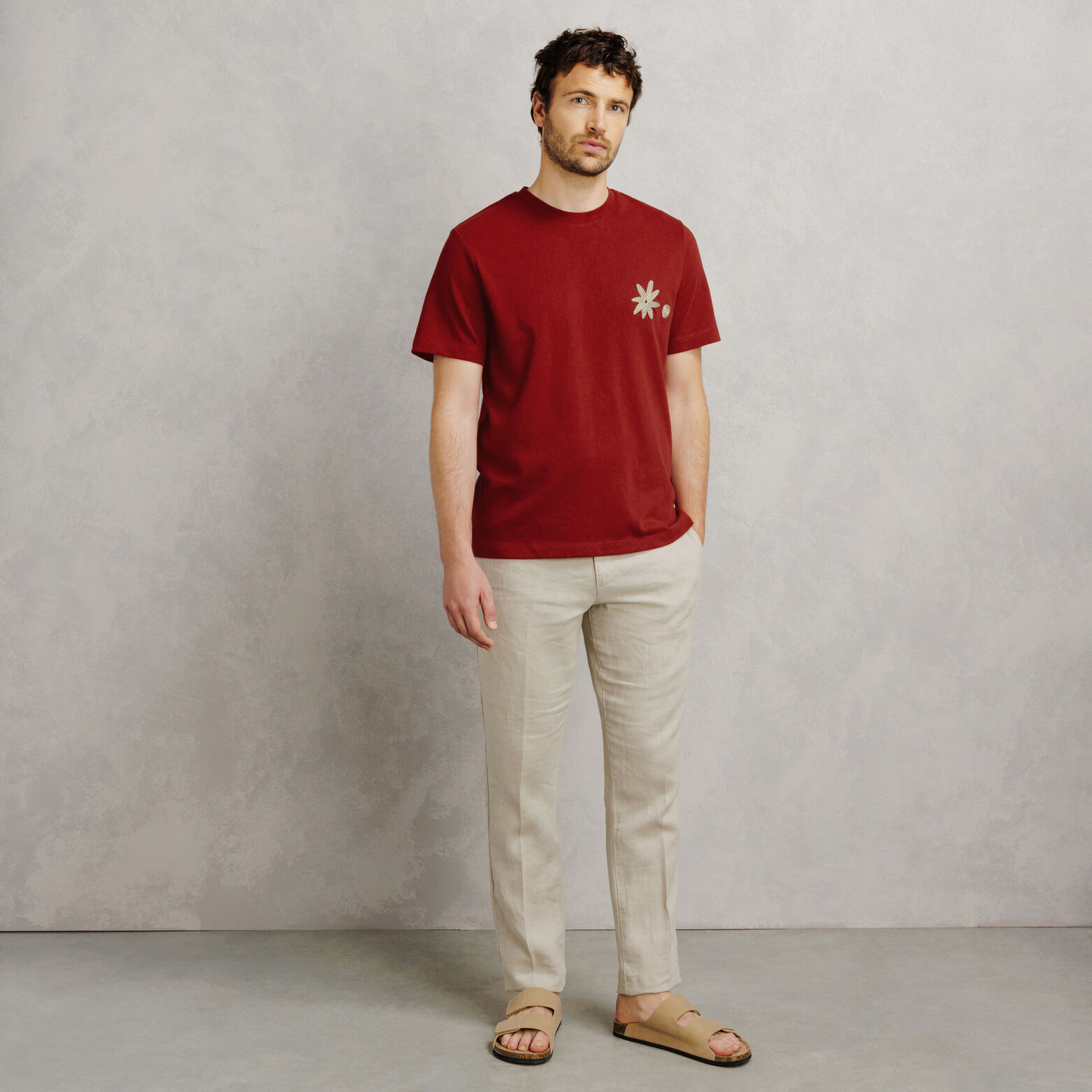 Tee shirt col rond brod&eacute; fleur poitrine
