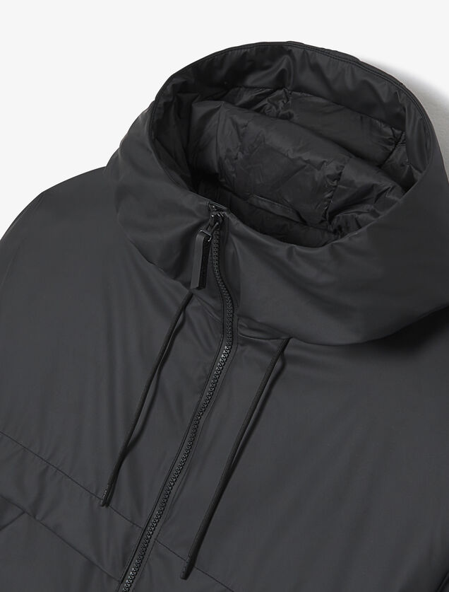 Blouson coupe-vent d&eacute;perlant &agrave; capuche