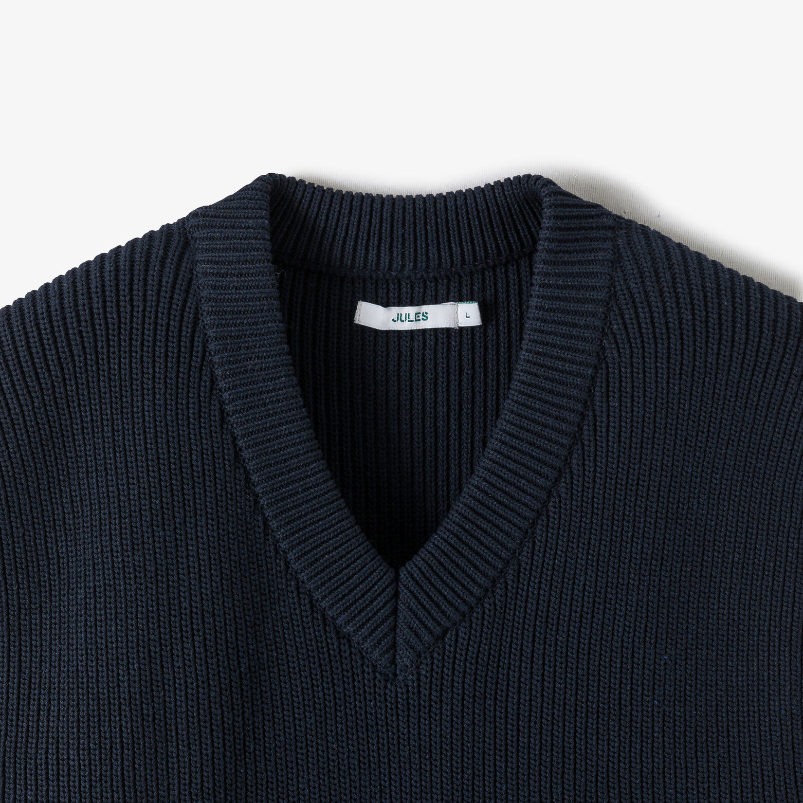 Pull col v sans manches relax