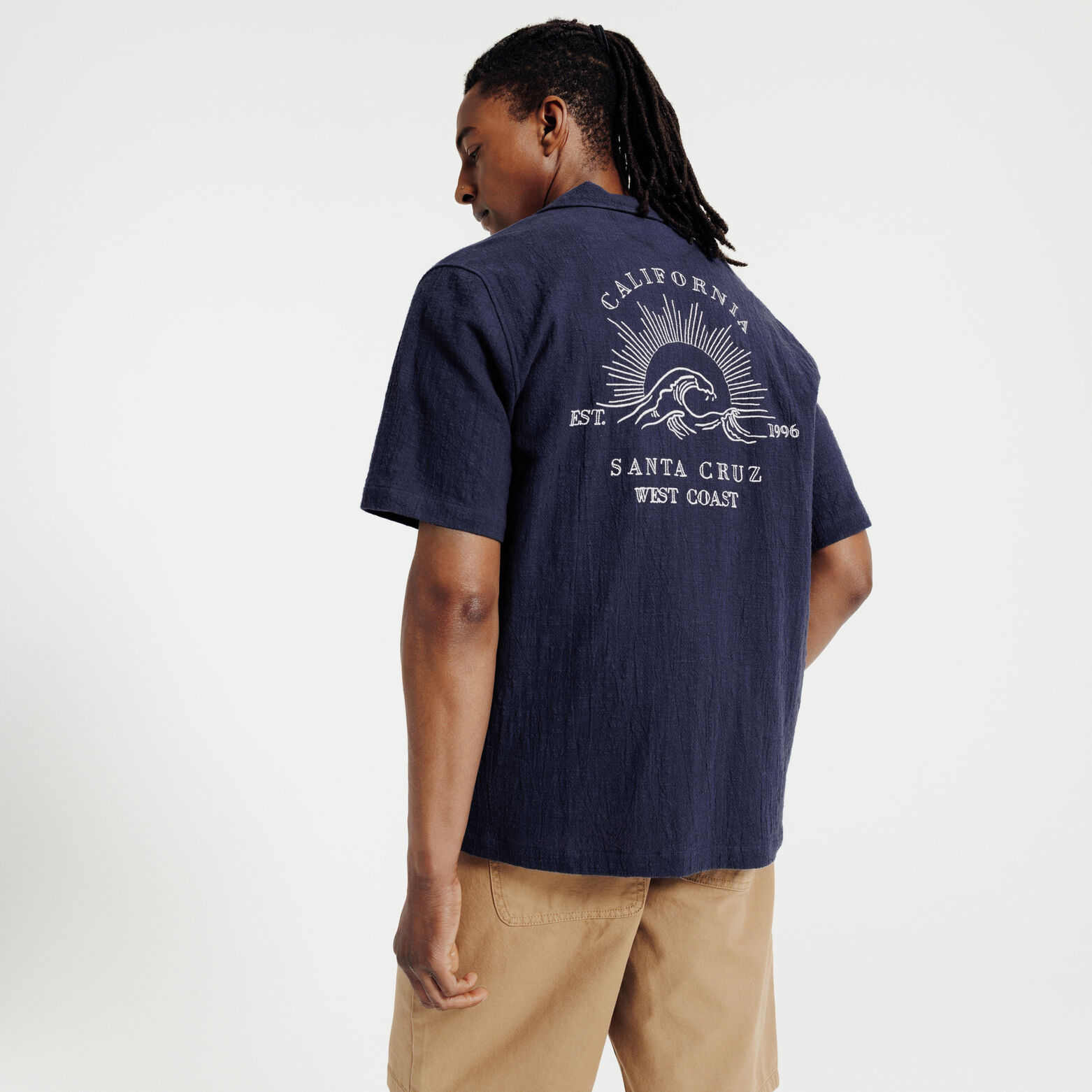 Hemdje in katoen met borduursel achteraan