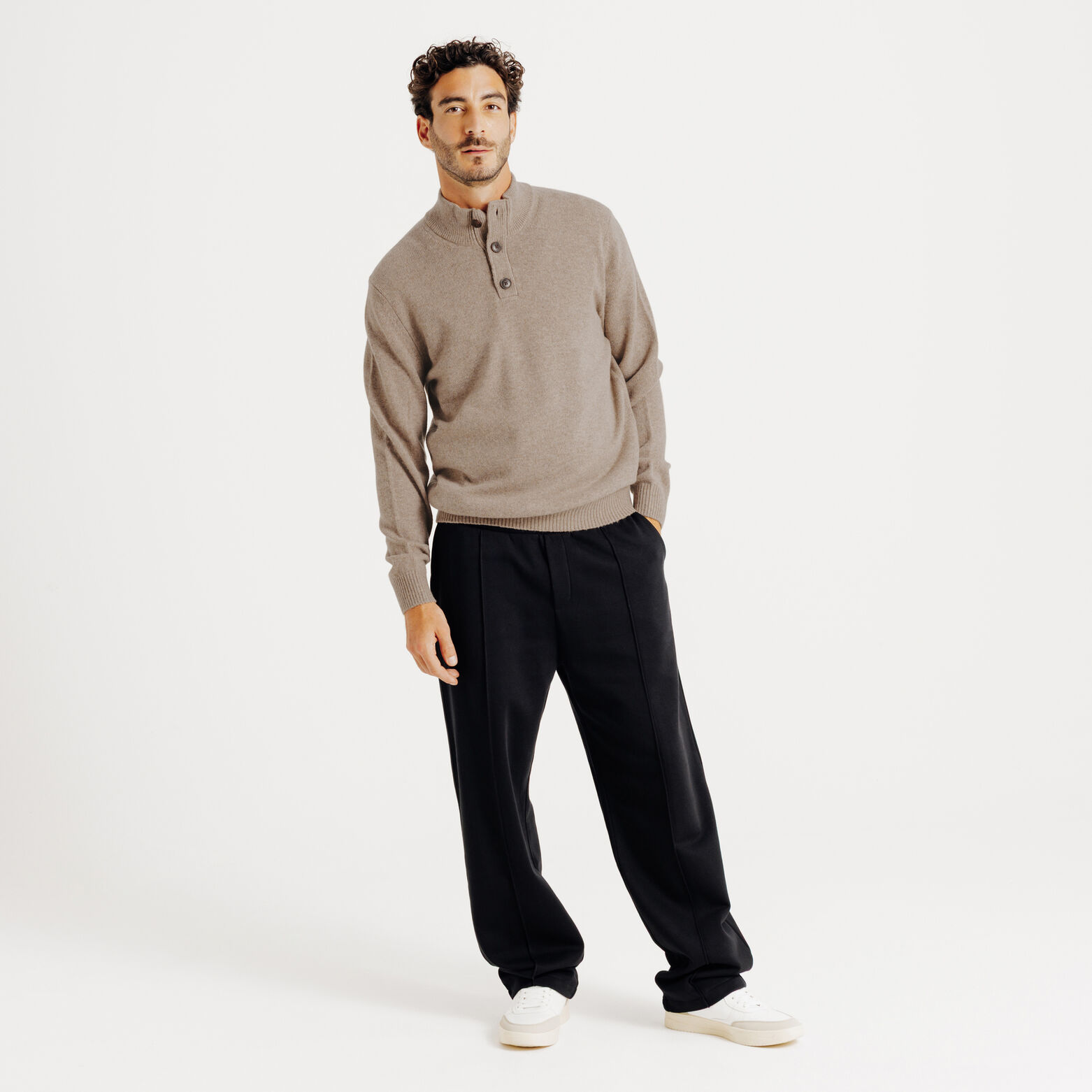 Trui opstaande kraag met knopen in lambswool