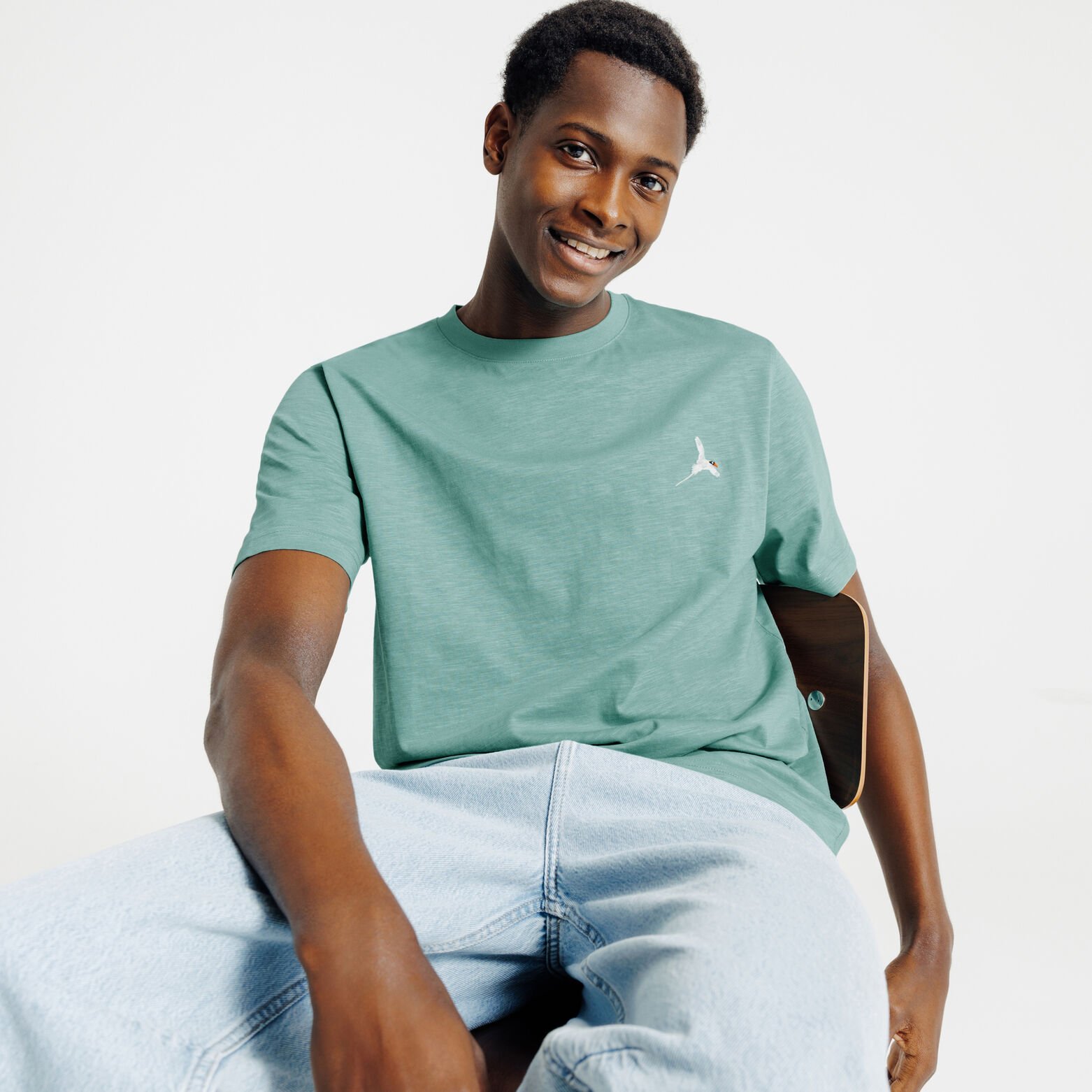 T-shirt in gevlamde stof met borduursel op de bors