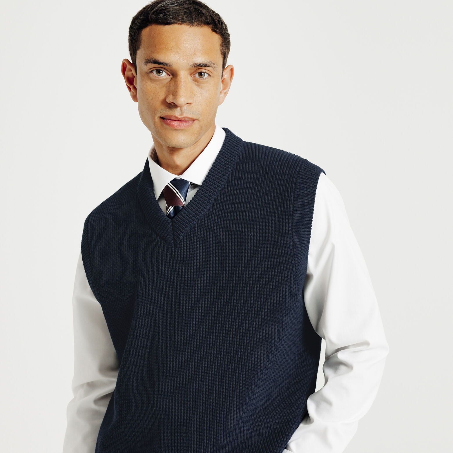 Pull col v sans manches relax