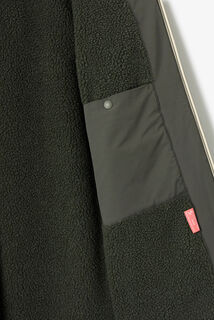 Parka longue &agrave; capuche doubl&eacute;e en sherpa