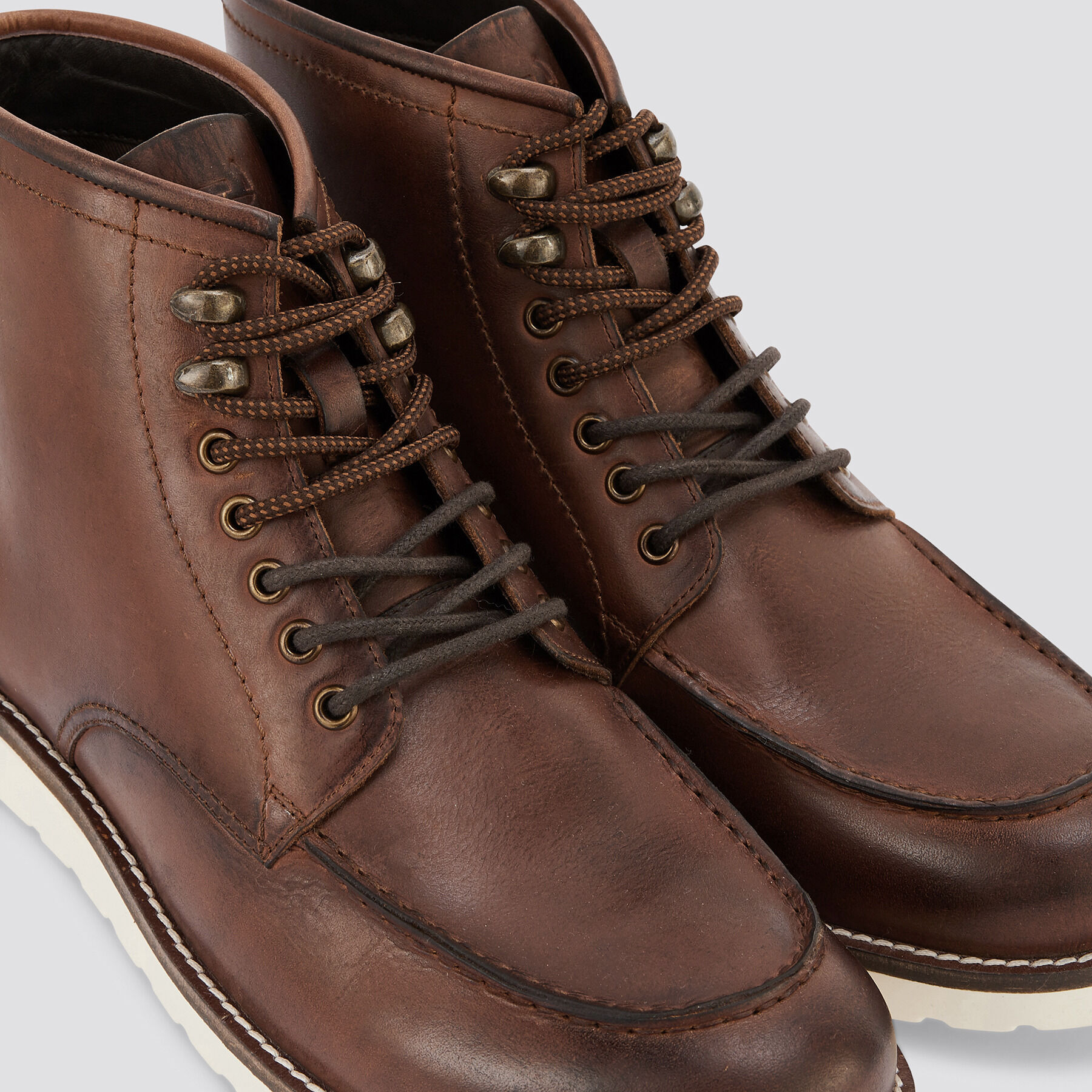Boots montantes a lacets