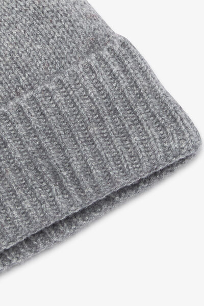 Bonnet contenant du cachemire