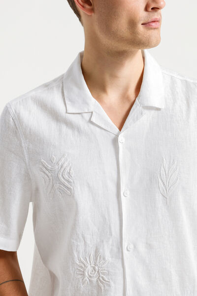 Hemdje in katoen linnen met borduursel