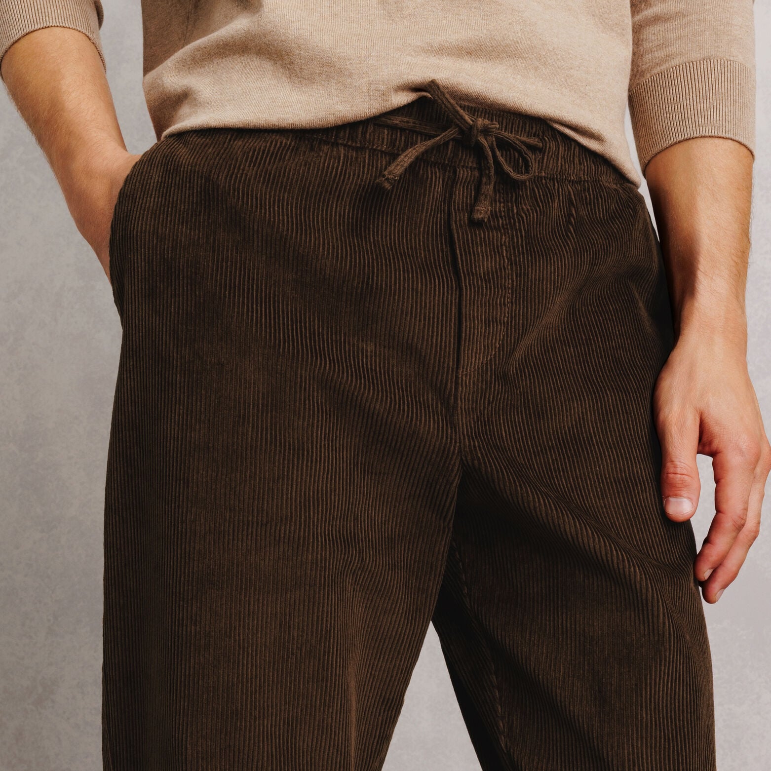 Pantalon tapered taille &eacute;lastiqu&eacute;e en velours