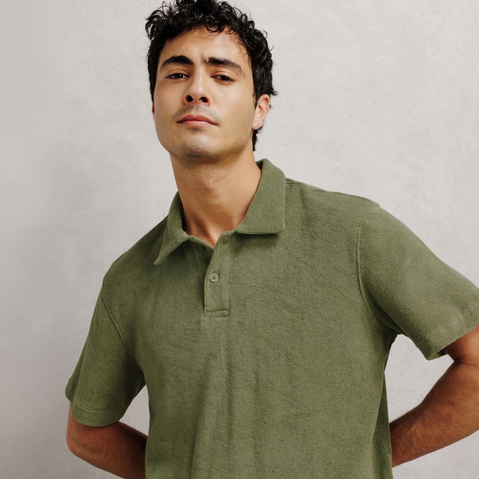 Polo manches courtes uni mati&egrave;re &eacute;ponge