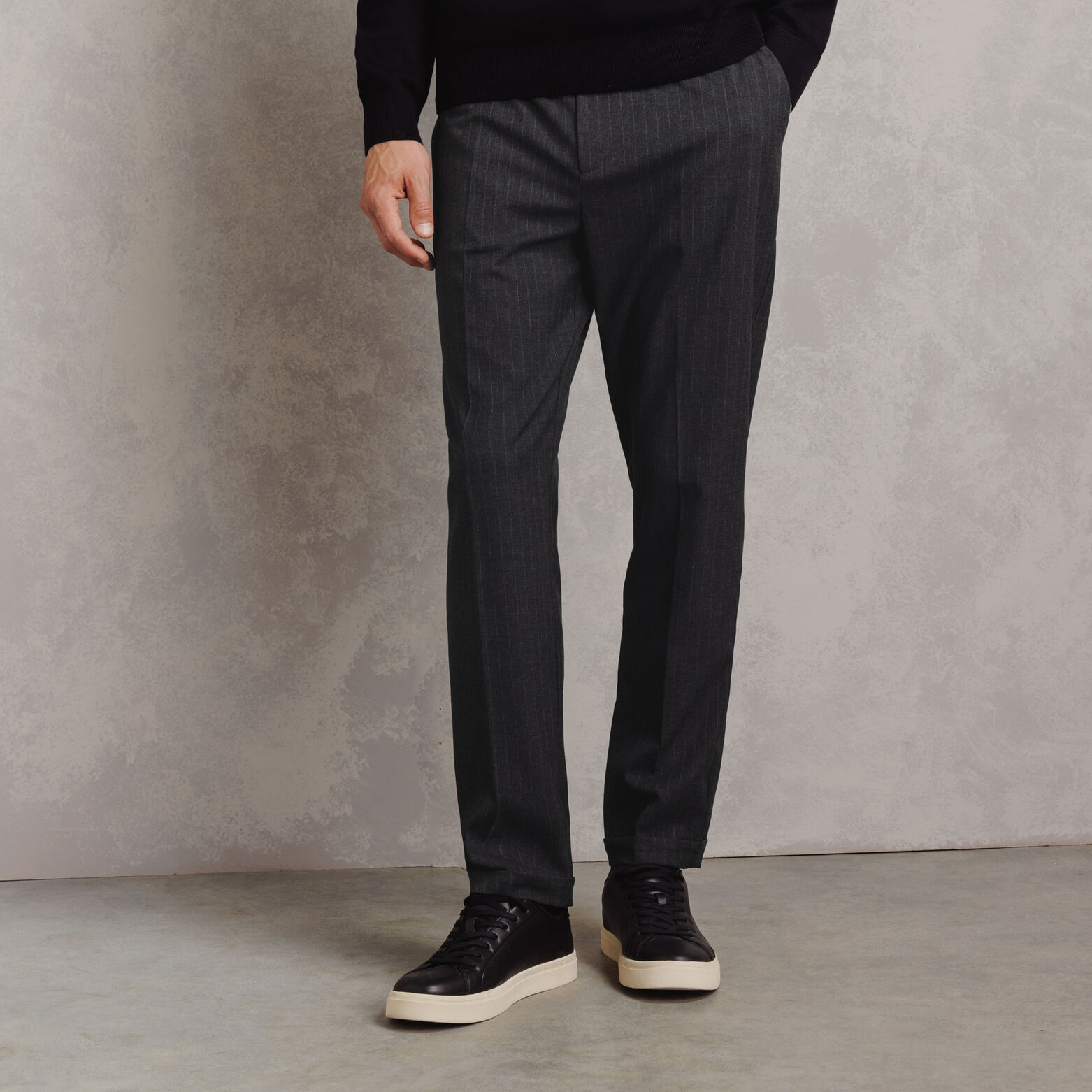 Pantalon chino tapered ray&eacute;
