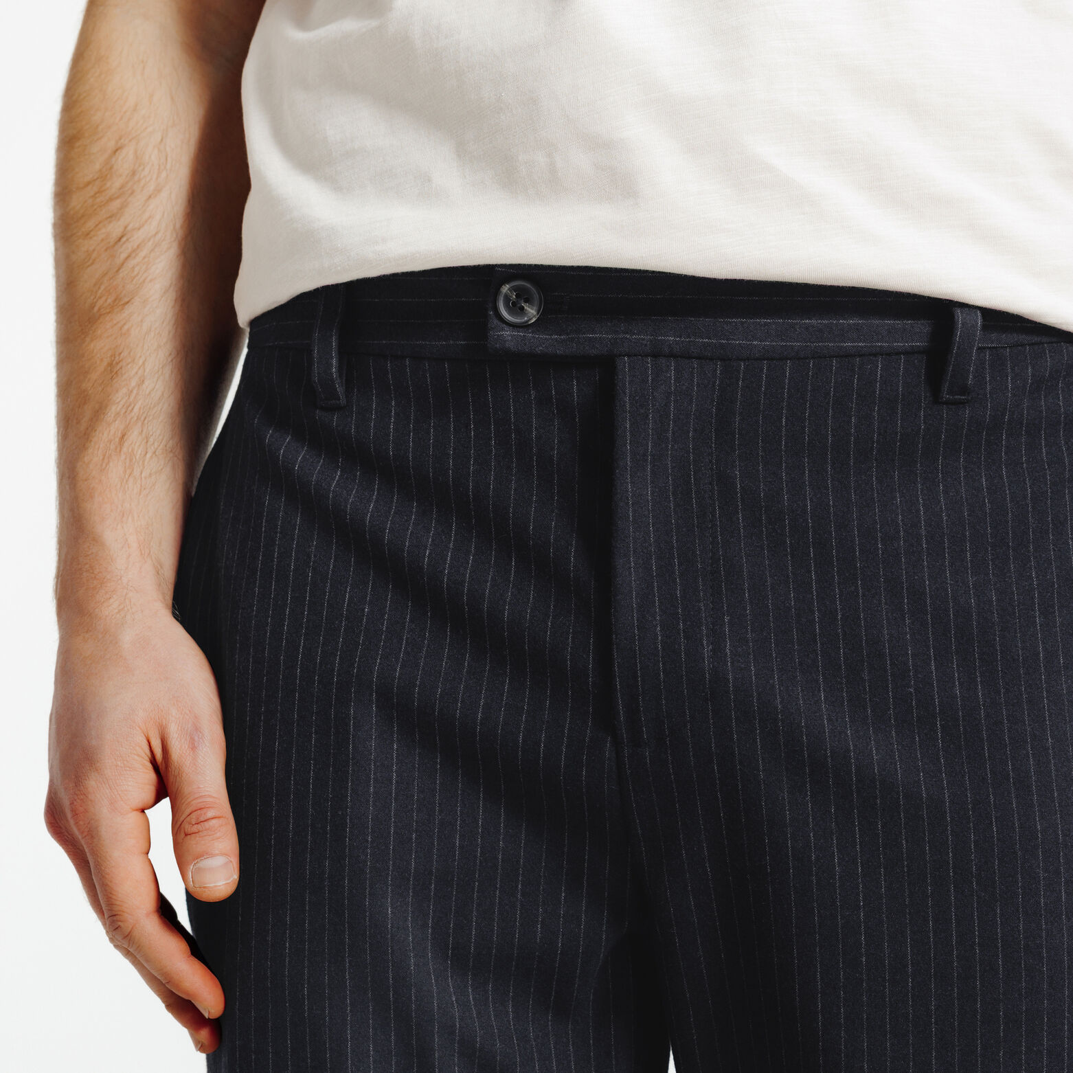 Pantalon chino tapered ray&eacute;
