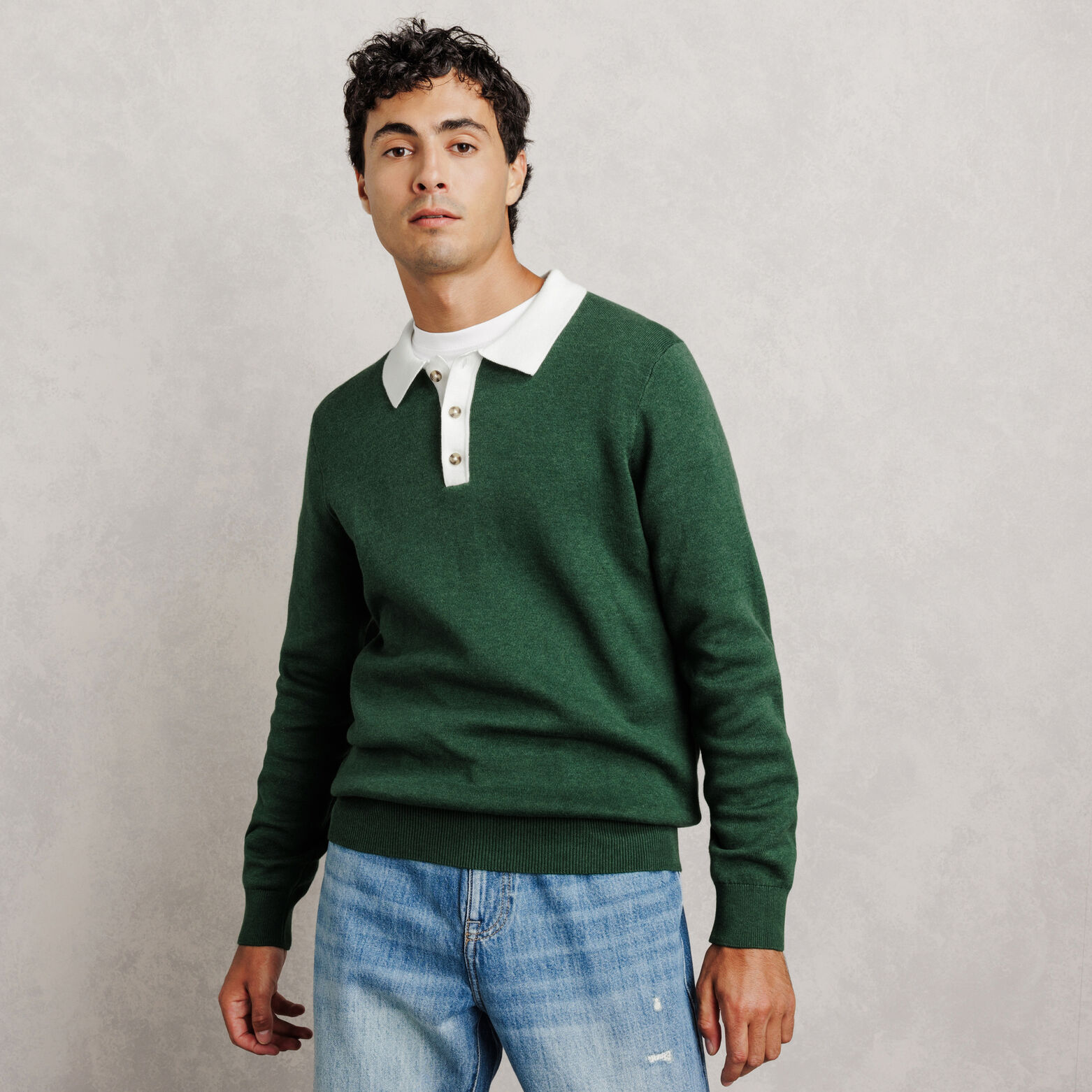Polo en maille contrast&eacute; uni