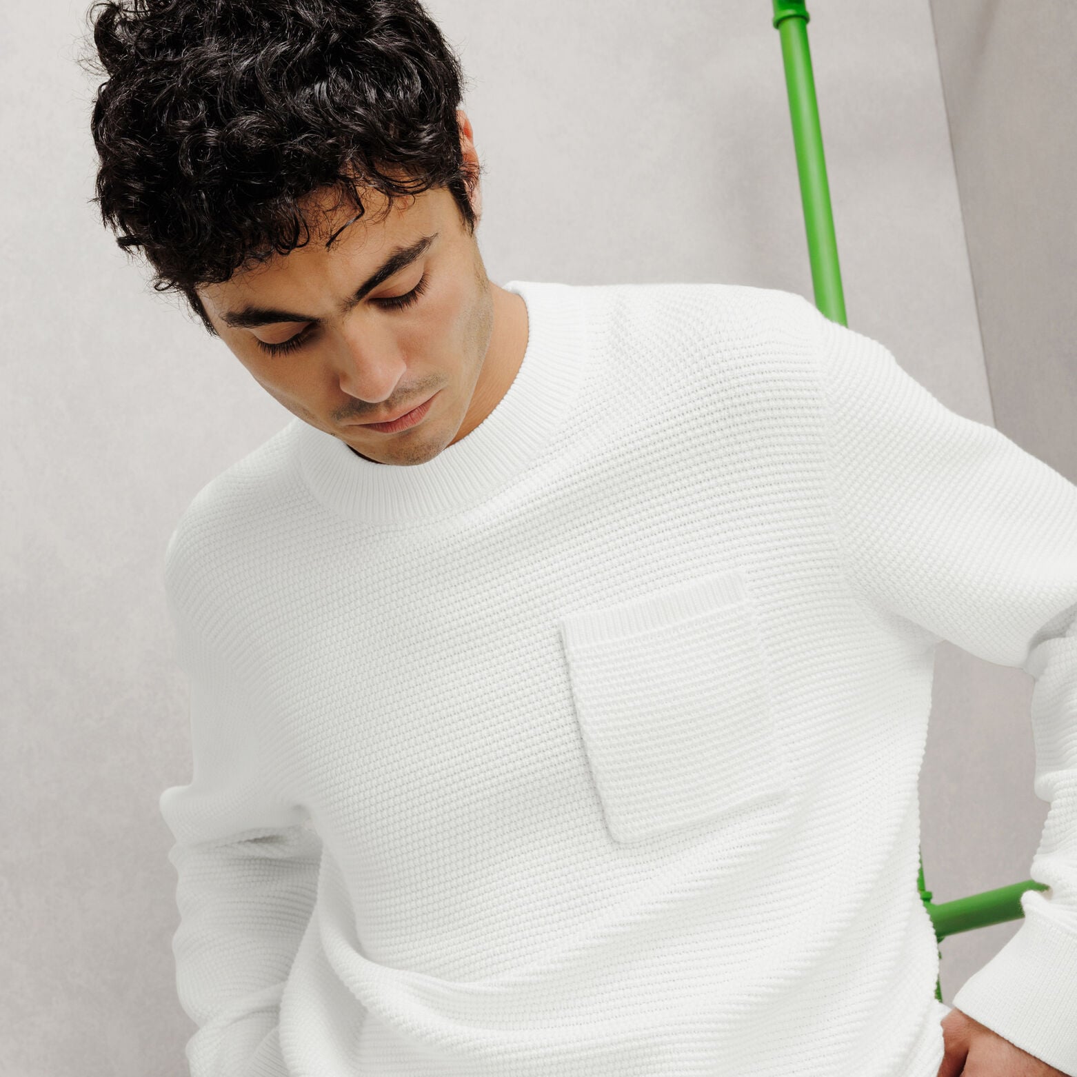 Pull col rond point de riz poche poitrine