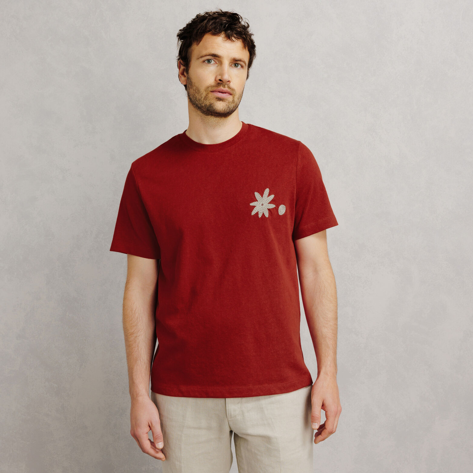 Tee shirt col rond brod&eacute; fleur poitrine