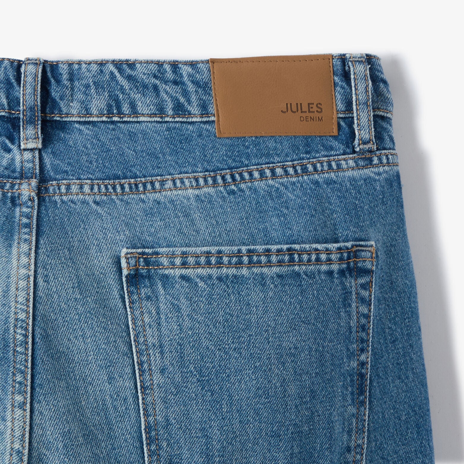 Jean loose avec abrasion d&eacute;lav&eacute; 100% coton
