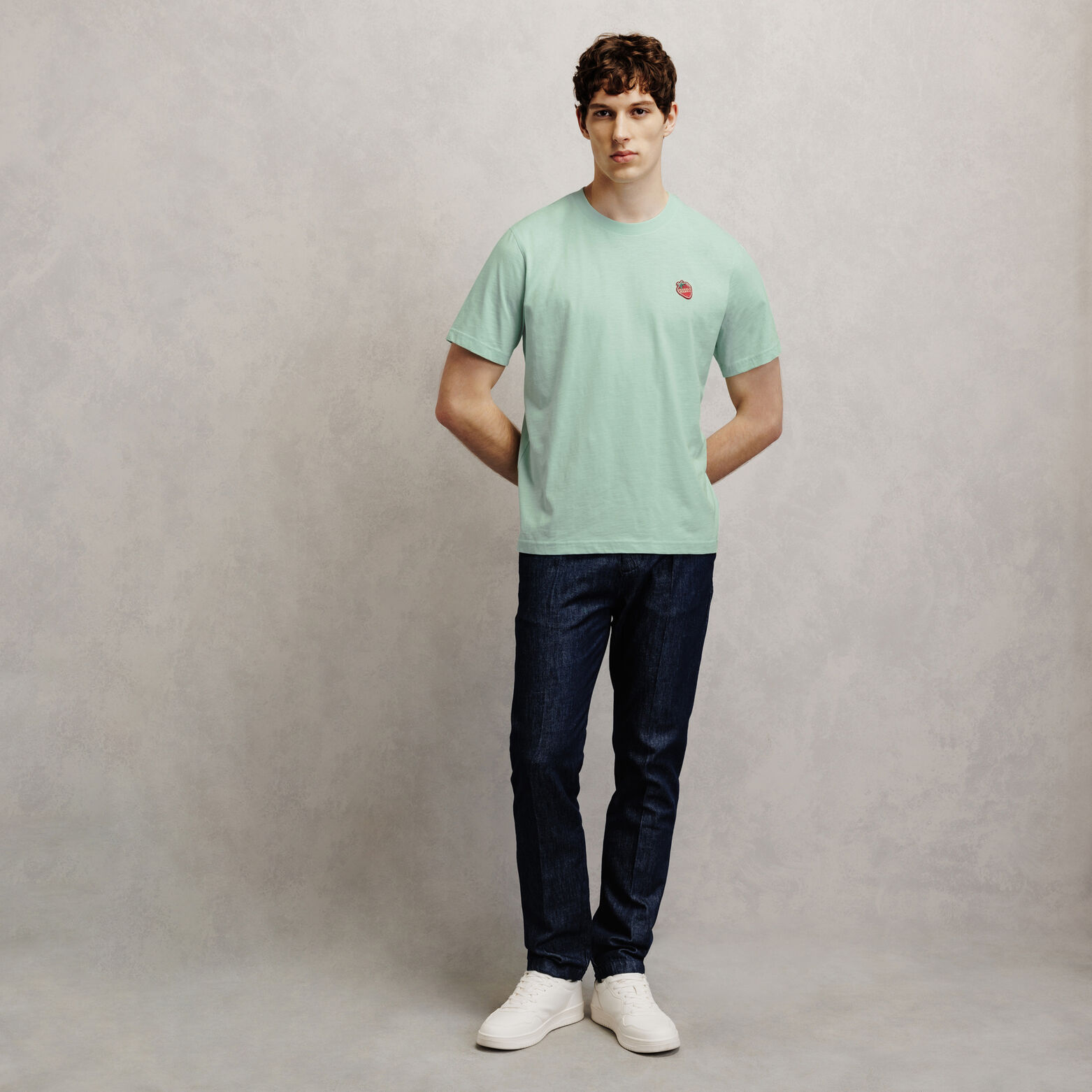 Tee shirt mati&egrave;re flamm&eacute;e broderie poitrine