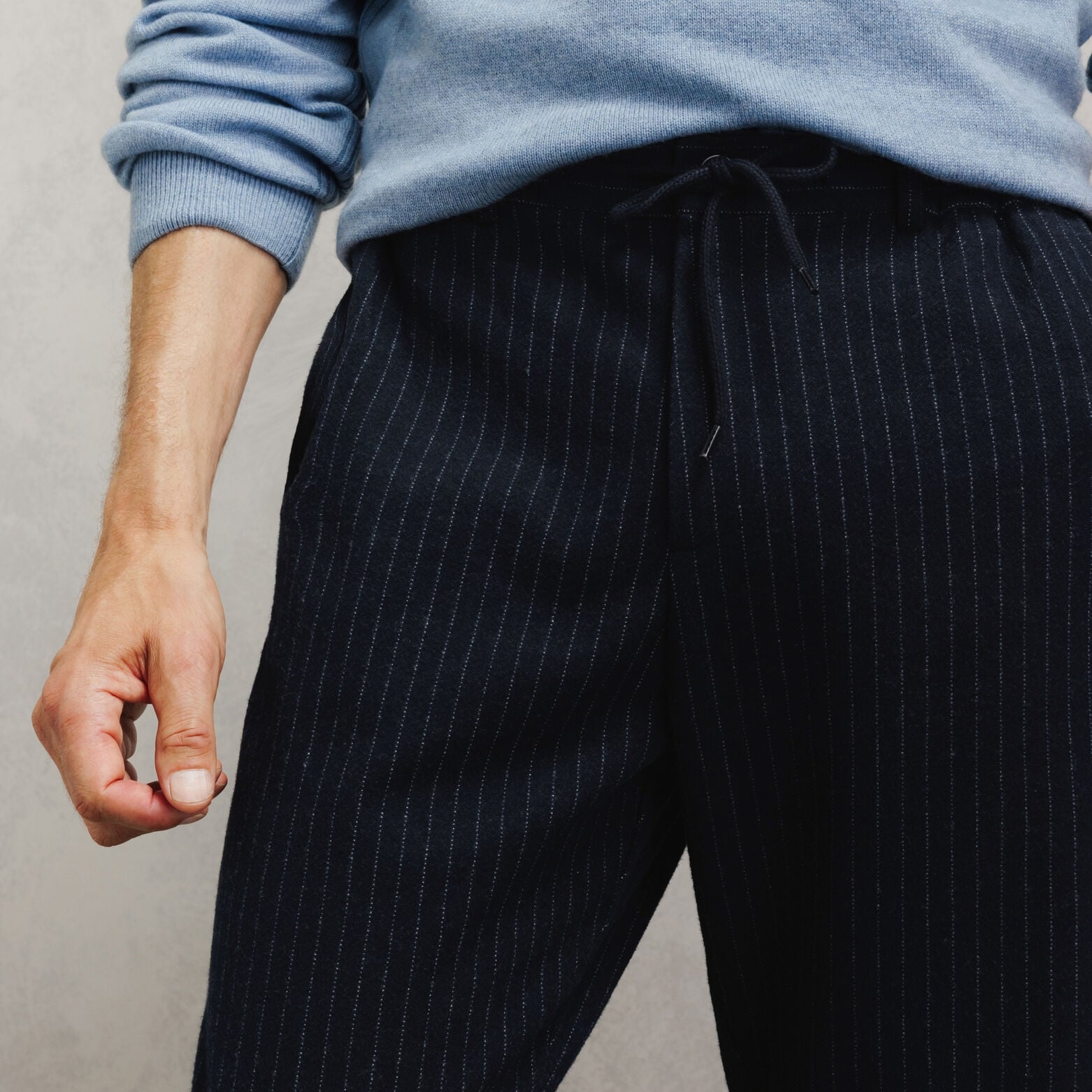 Pantalon tapered taille &eacute;lastiqu&eacute;e ray&eacute;