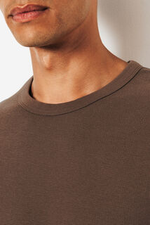 Tee shirt mati&egrave;re gaufr&eacute;e