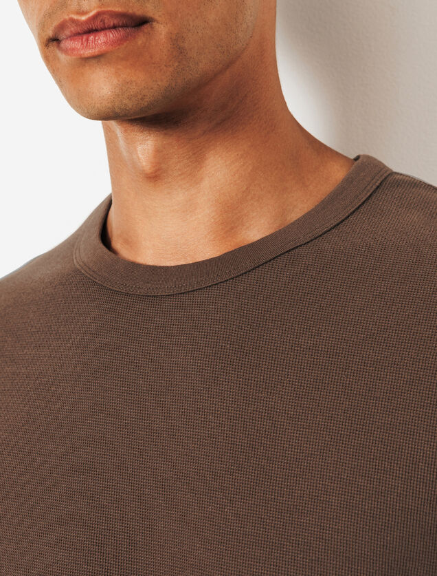 Tee shirt mati&egrave;re gaufr&eacute;e