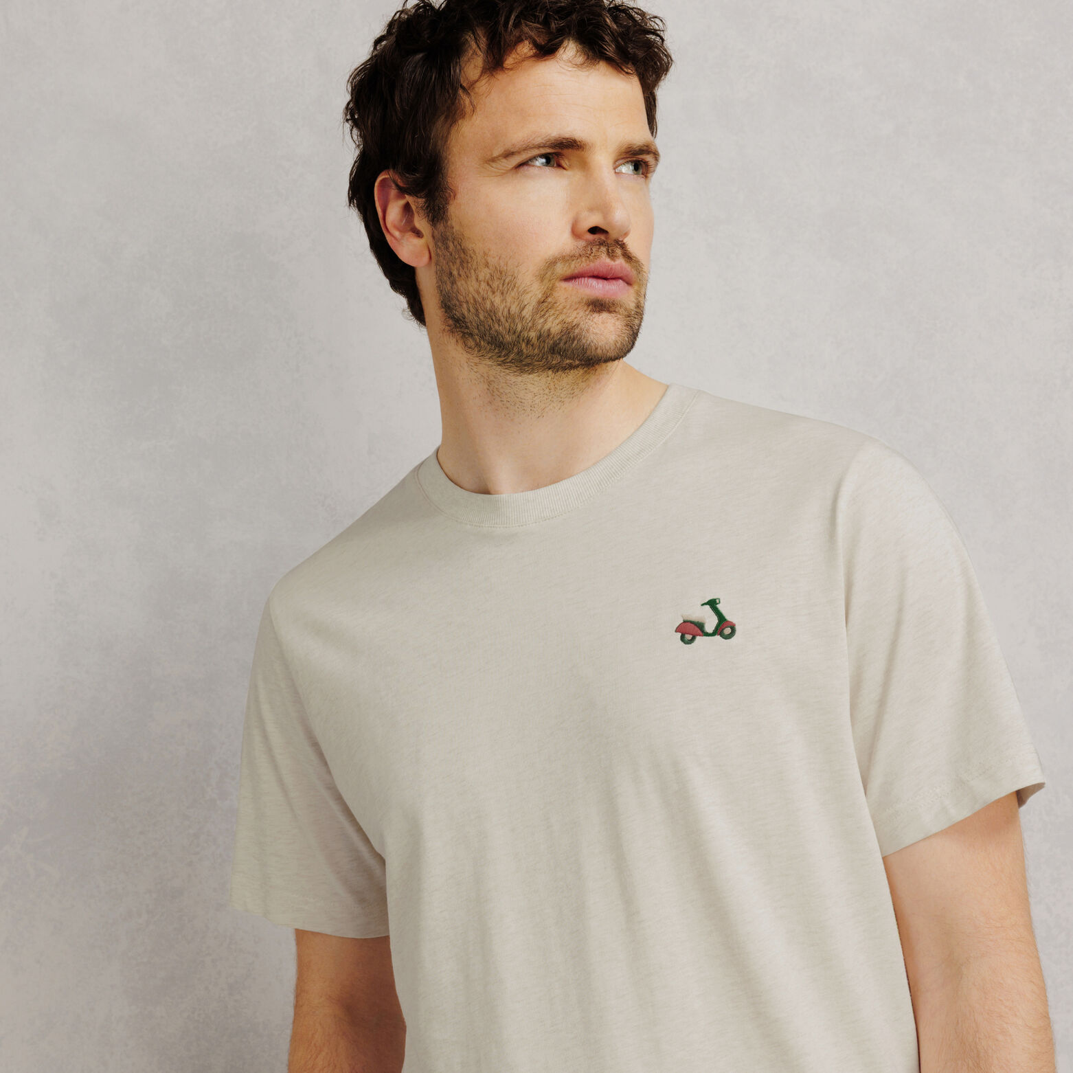 Tee shirt chin&eacute; brod&eacute;