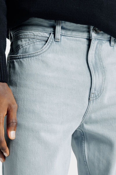 Jean loose
