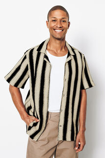 Chemisette en crochet col requin