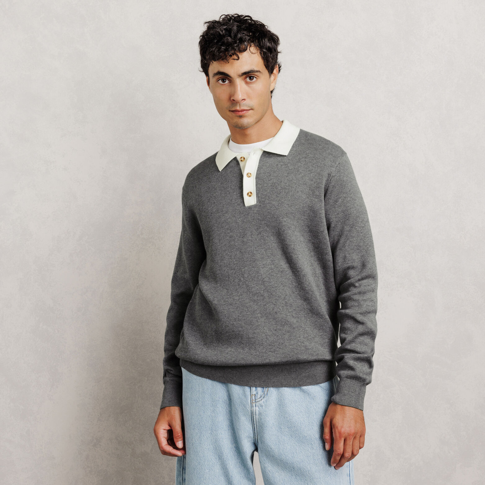 Polo en maille contrast&eacute; uni