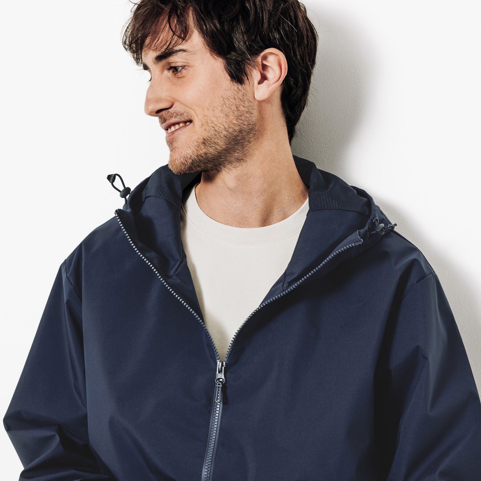 Blouson coupe-vent &agrave; capuche