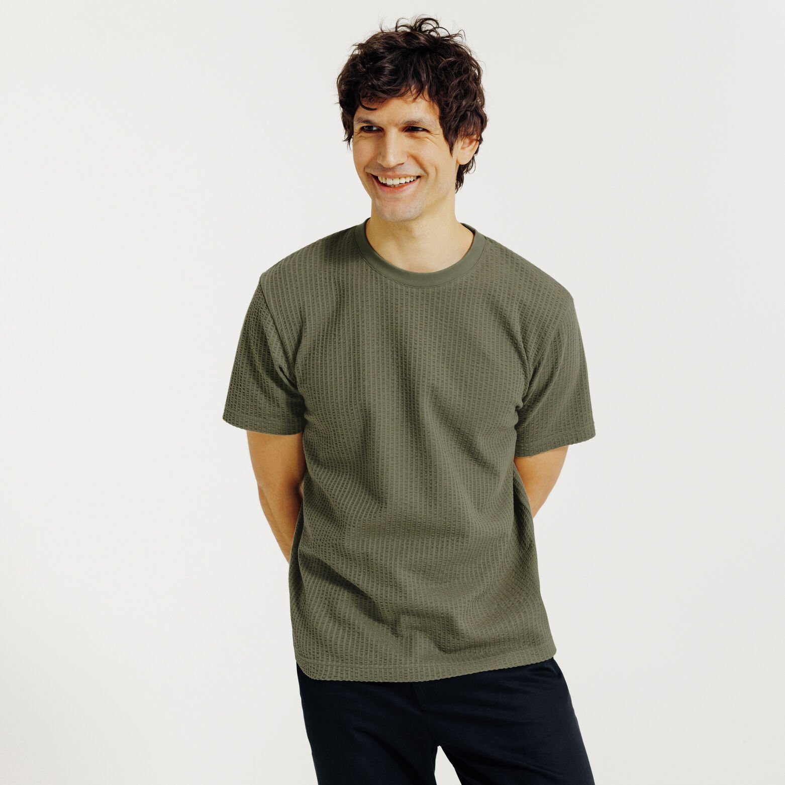 Tee shirt mati&egrave;re relief&eacute;e